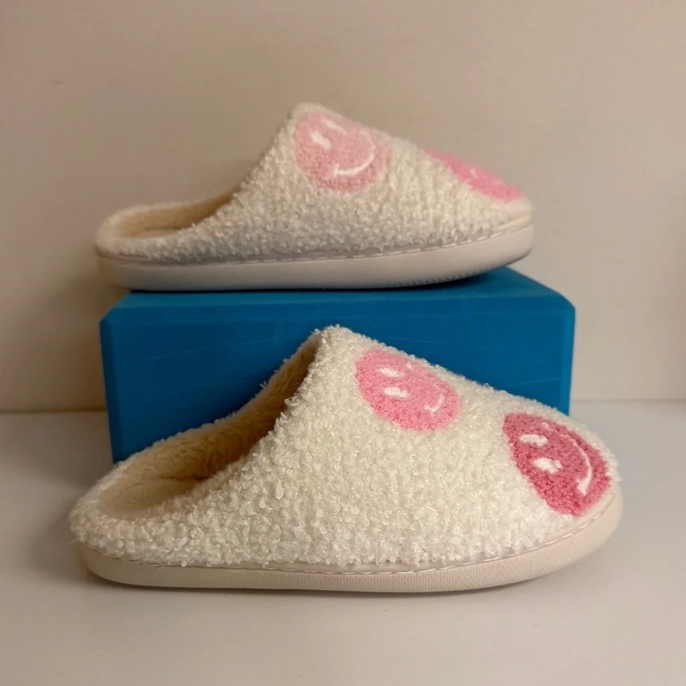 Kids Cozy Pink Smiley Face Slippers, Kids Size 3/4